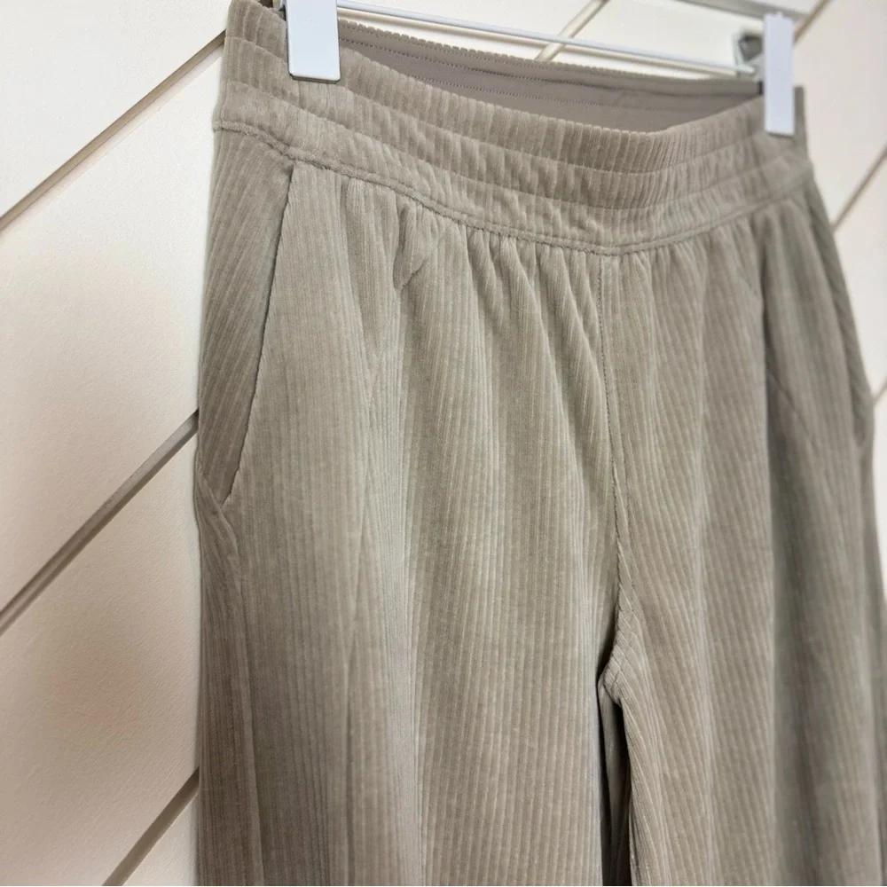 Lululemon | Mid-Rise Wide-Leg Pant Velvet Cord | Warm Ash Gray | Size 4 - Picture 6 of 13